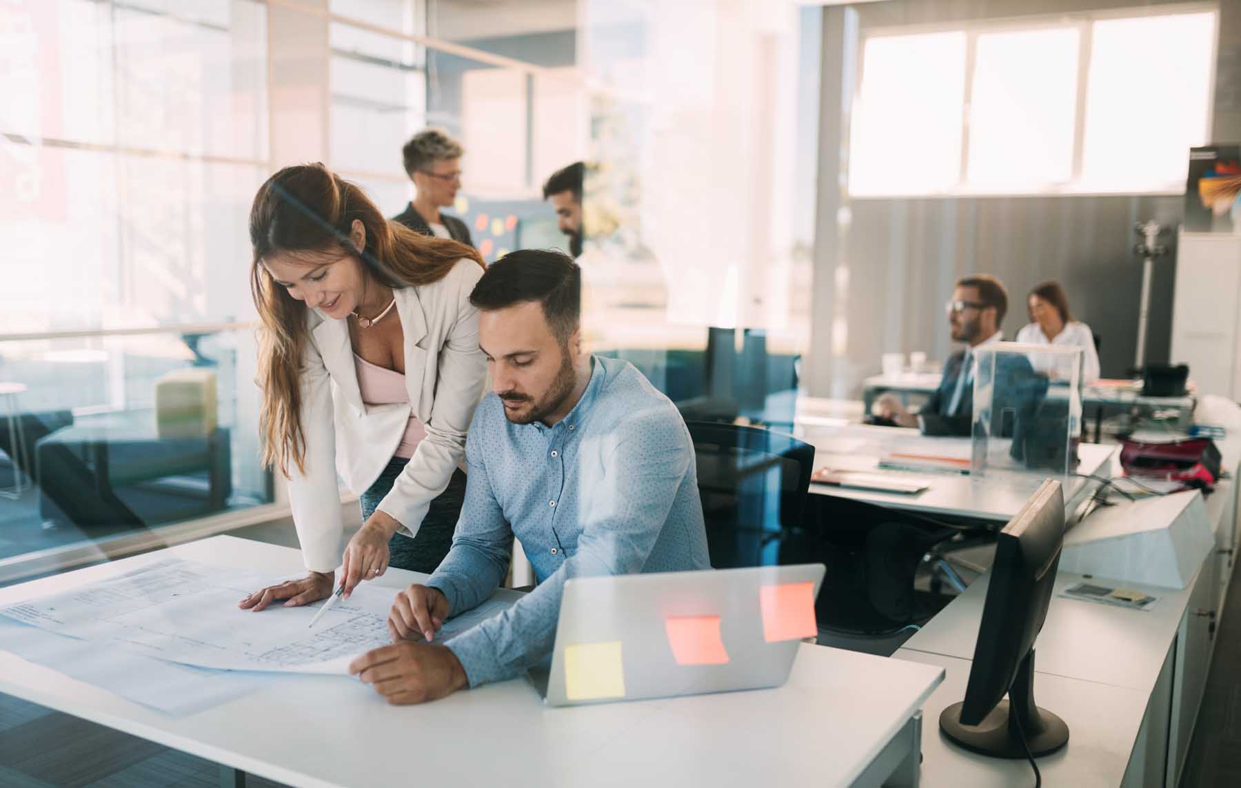 Büro mit Mitarbeitern